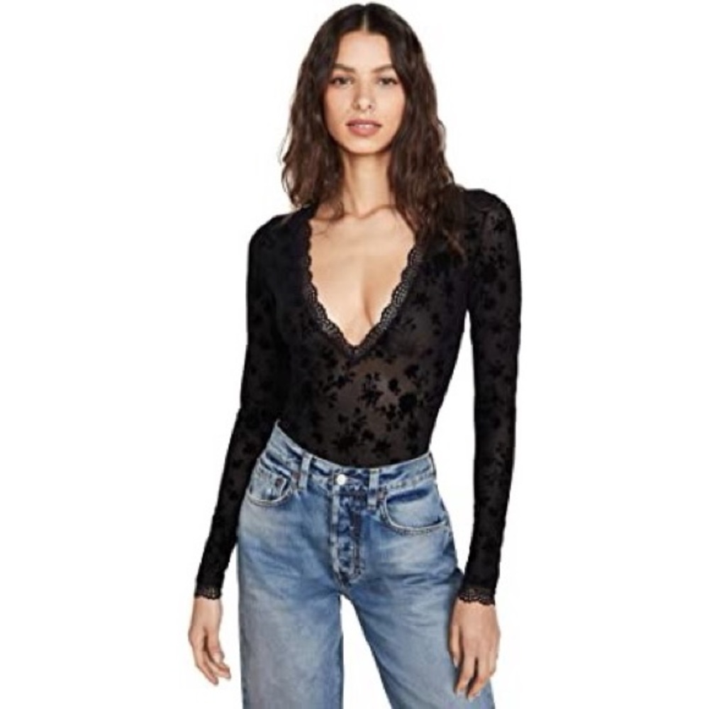 Free People long sleeve emboss bodysuit M NWT